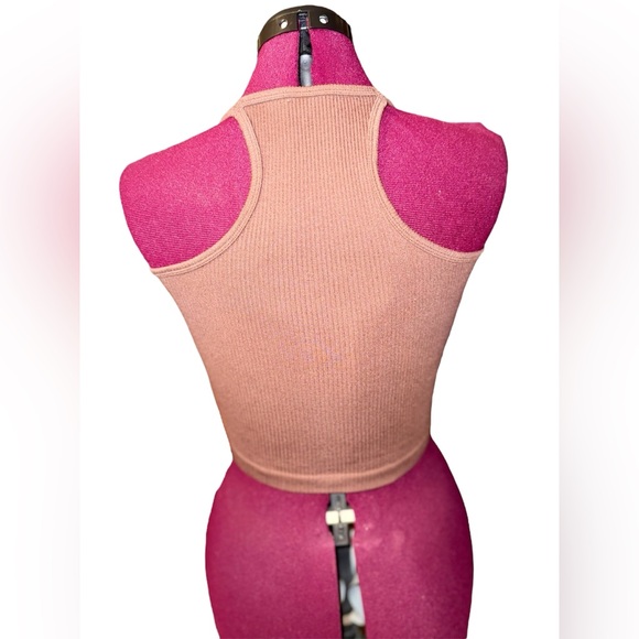 Aura size S/M super cute ribbed knit crop top!! - Picture 7 of 10